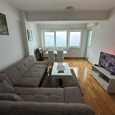 Hugo Apartman Appartement Tuzla
